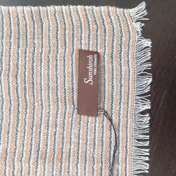 NWT Cashmere Featherlight Mongolian Scarf - Picture 5 of 5